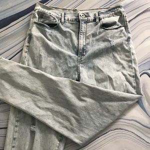 Levi’s Mom jeans!🌻🌻